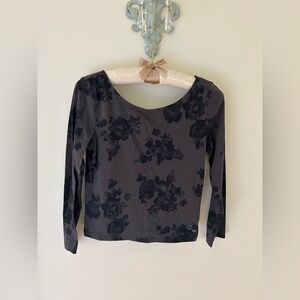 American Eagle Ballet-Style Black Rose Crop Top
Size: Medium 
NWOT